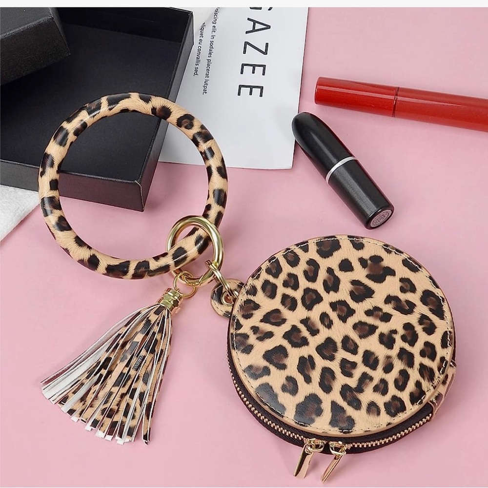 Keychain wristlet